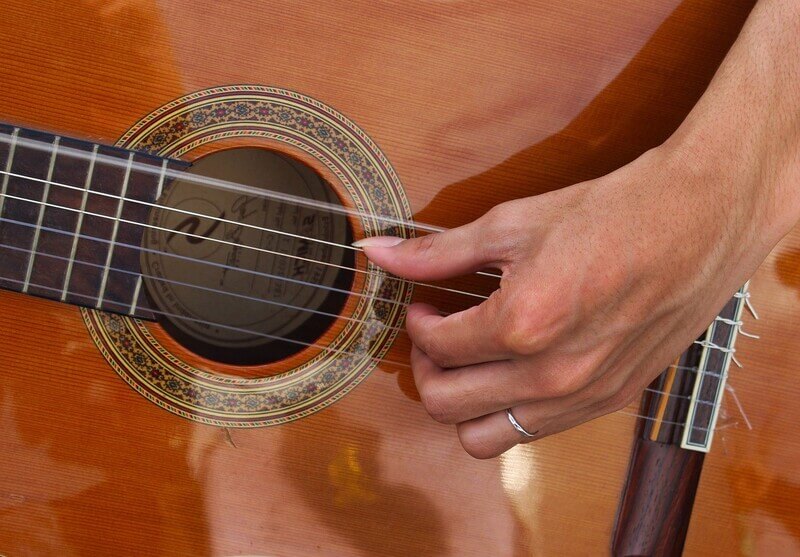 The 4 Most Common Myths about guitar learning you need to forget