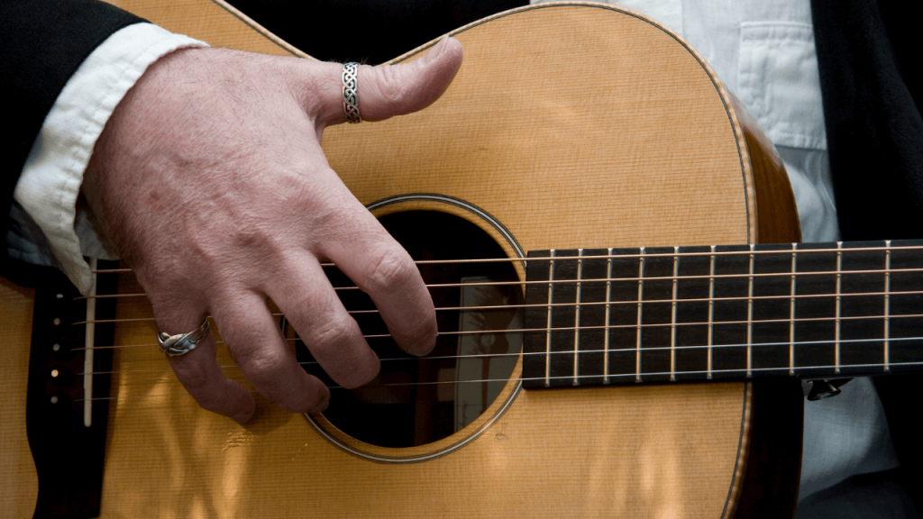 how to strum a guitar without a guitar pick